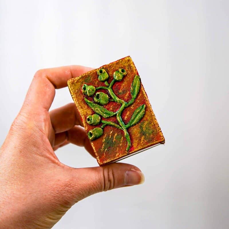 These Matchboxes are handmade by Jennifer Miller using her own specialty made clay made from dry eucalyptus leaves from Cinerea, Marri, Jarrah and Lemon Myrtle.