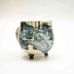 Small mug with legs Magda Moraweic (1)